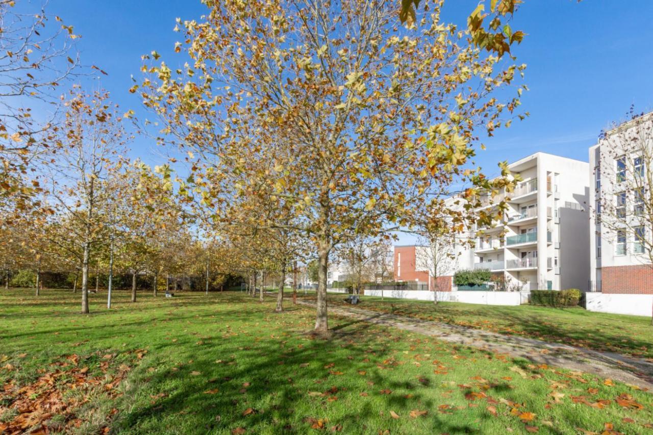 La Parisienne By Plaza Apartment Montevrain Exterior photo